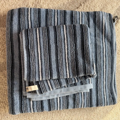 ZARA HOME striped bath towels set of 2 like new, cotton