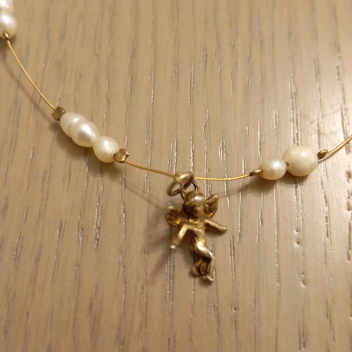 Necklace with angel design and small pearls like new
