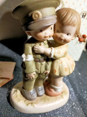 Decorative figurine collection like new