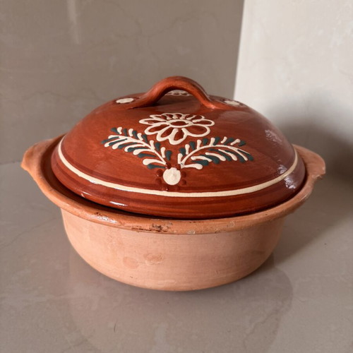 Handpainted Clay Casserole from Portugal like new