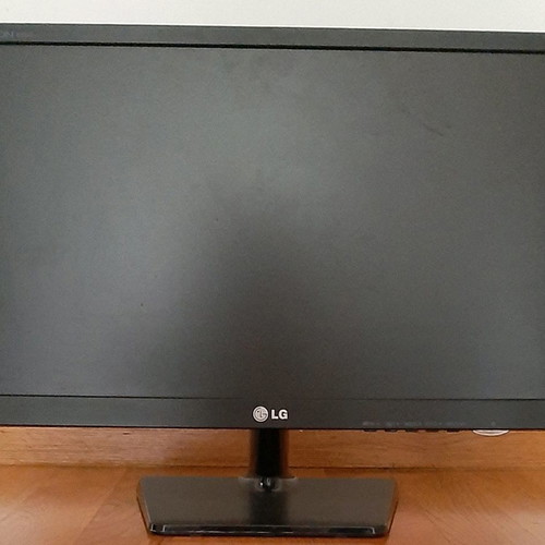 LG Flatron monitors used, pack of 2