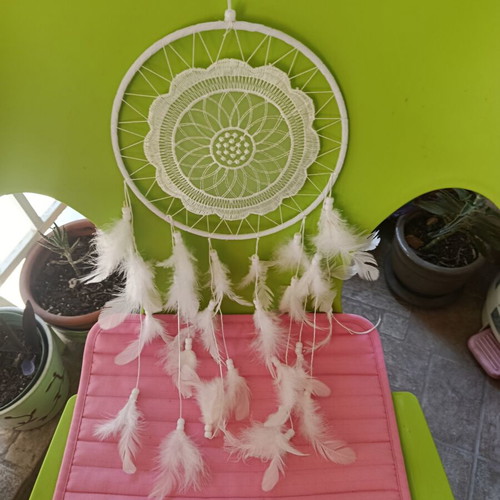 Dreamcatcher white set of 2 like new