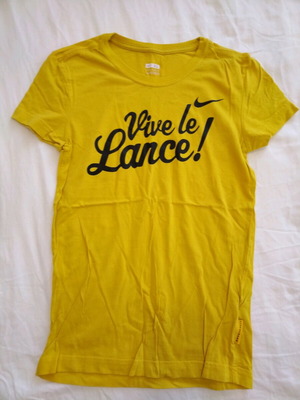 Nike T shirt yellow size XS like new