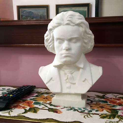 2 Busts of Beethoven and Wagner like new, white with matte finish