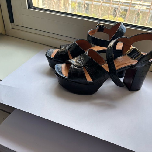 Chiara Chie Mihara black heels like new, size 39