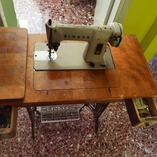 Singer sewing machine used without belt