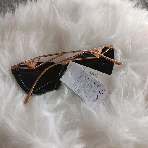 Sunglasses black with gold details new