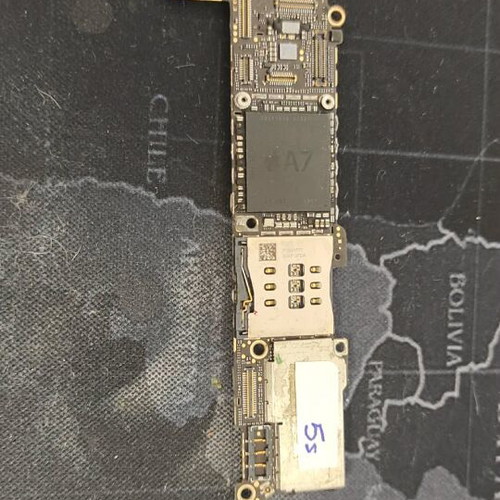 iPhone 5s motherboard used, defective for spare parts