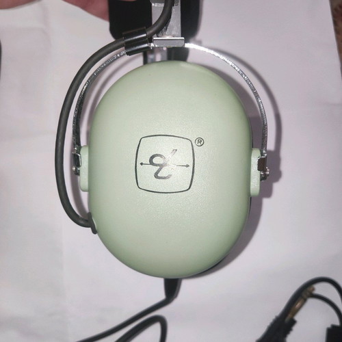Vintage David Clark aviation headset like new with replacement gel pads