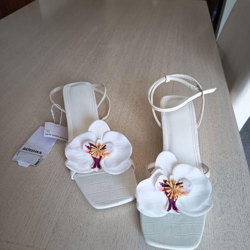 Bershka white sandals size 38, heel height 5.5 cm
