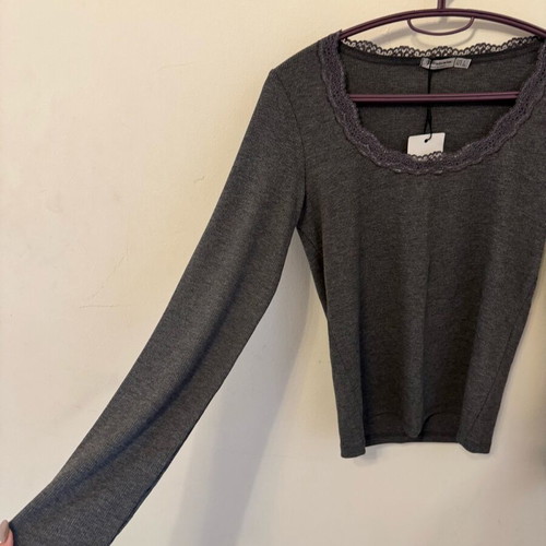 Rip basic gray blouse with lace Stradivarius new, size L