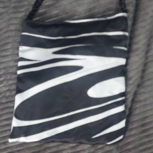 Women's crossbody bag like new with black and white pattern