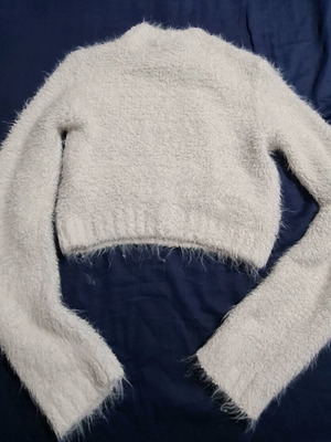 Women's knitted fluffy sweater like new, size XS/S, white