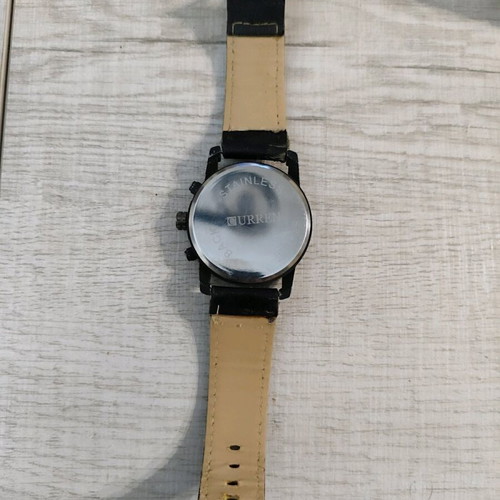Men's watches used, all together, need batteries