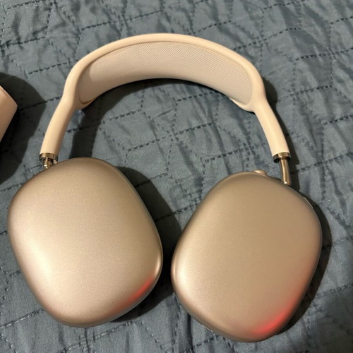 AirPods Max like new, gold color with accessories