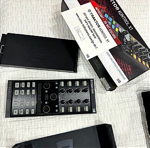 Native Instruments DJ Controller TRAKTOR Kontrol X1 MK2 + Stand