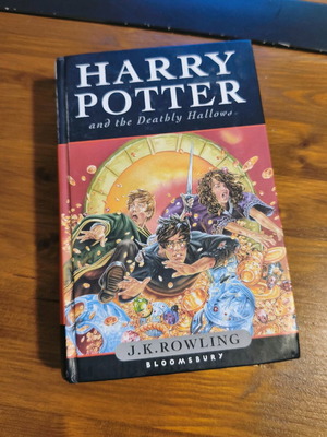 Book Harry Potter and the Deathly Hallows like new, English