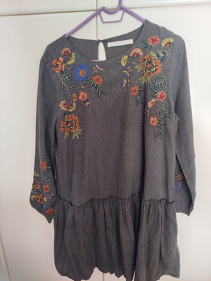 Zara Trafaluc gray dress with embroidery used, size XL