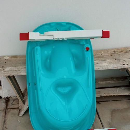 OK Baby Onda baby bath used with bathtub supports