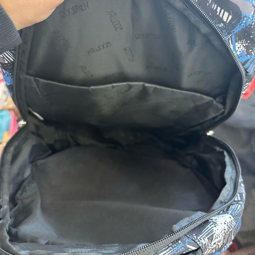 Bag large spacious with many compartments, like new