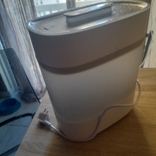 Philips Avent Bottle Sterilizer like new, up to 6 bottles