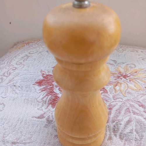 Handmade pepper grinder like new, large wooden