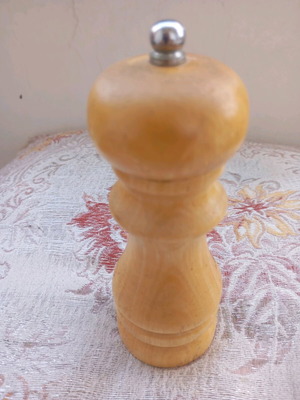 Handmade pepper grinder like new, large wooden