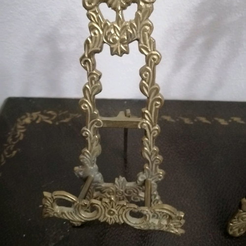 Brass frames new with easel design