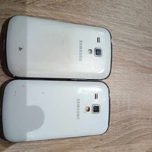 Samsung GT S7562 and GT S7582 phones used, unknown condition