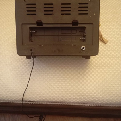Retro wooden tabletop radio like new