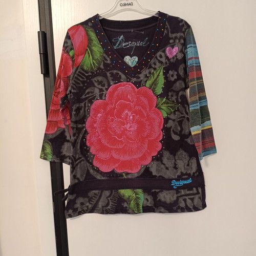 Desigual women's blouse like new with floral design and strass details