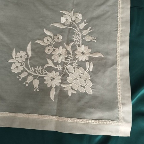 Handmade silk set in organza like new