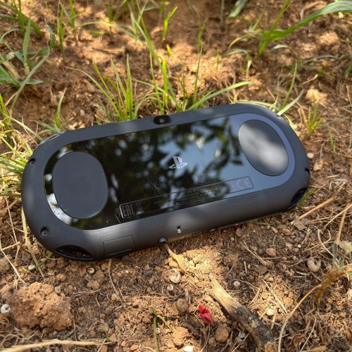 PlayStation Vita PS Vita модифициран комплект 64GB с 2 игри и аксесоари като нов