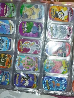 Τάπες Pokémon σαν καινούργιο, σε περιοδικό με θήκες
