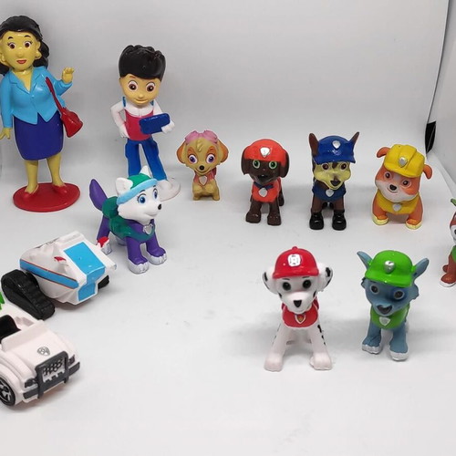 Paw Patrol collectible set of 12 figures like new