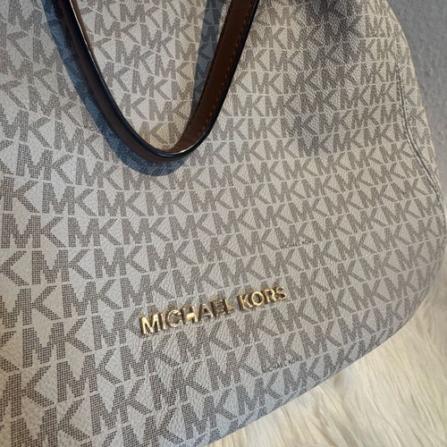 Michael Kors Lillie shoulder bag like new, white and brown