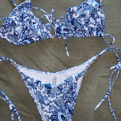 Floral swimsuit Shein like new, size L, blue and white