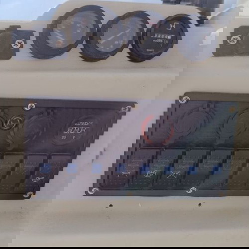 Σκάφος μεταχειρισμένο, δίχρονος κινητήρας, 90 HP, πλαστικό, άσπρο, 5 μ.