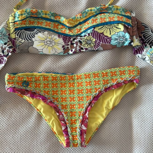 Maui swimsuit used with two bottoms and pouch, multicolor