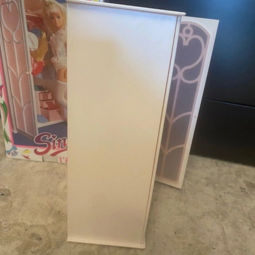 Sindy Wardrobe like new in original box