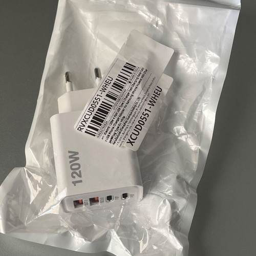 120W GaN Fast Charger with 2x USB-C and 2x USB-A new