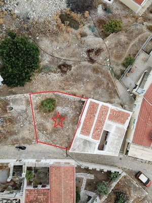 Διώροφη ασκεπής ερειπωμένη μονοκατοικία 92 τ.μ. στη Σύμη με θέα