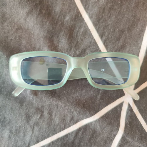 Sunglasses mint color like new