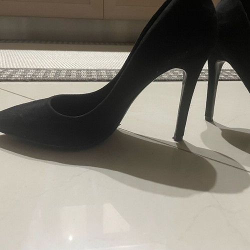 Black pumps used size 39 in excellent condition