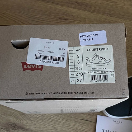 Levi's men's sneakers size 42 black with white sole new