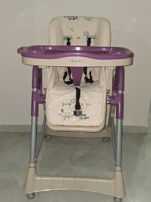 Adjustable Baby High Chair like new with double tray and wheels