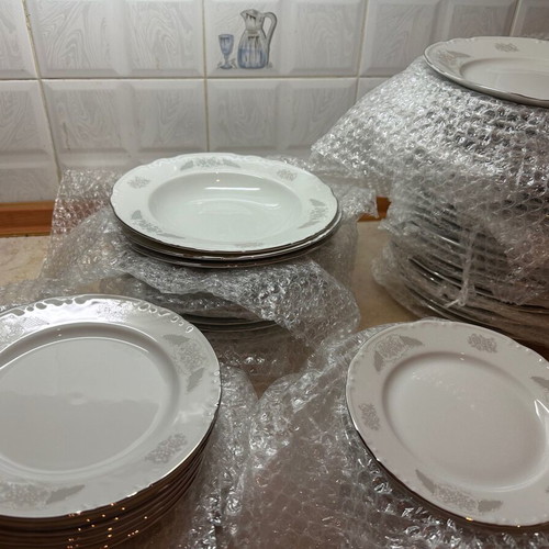 Karlovarský Porcelán Thun 1974 porcelain dinnerware set, complete 74 pieces