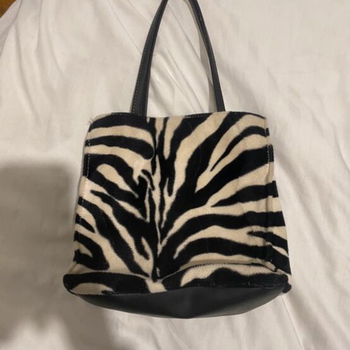 Thiros shoulder bag like new, animal print black and white