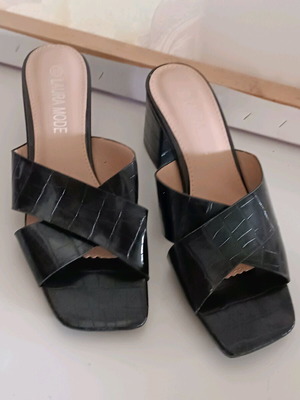 Women’s mules like new, black, size 38