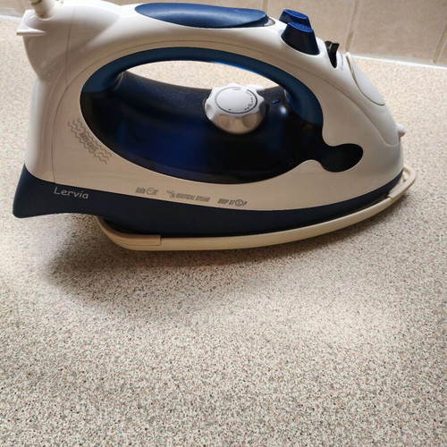 Lervia clothes iron used with Drip‑Stop function